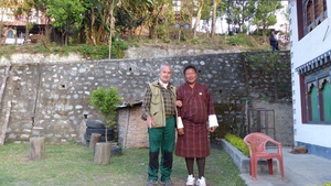 Ralph Sommer mit Dorfvorsteher in Bhutan