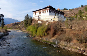 Paro Dzong am Fluss