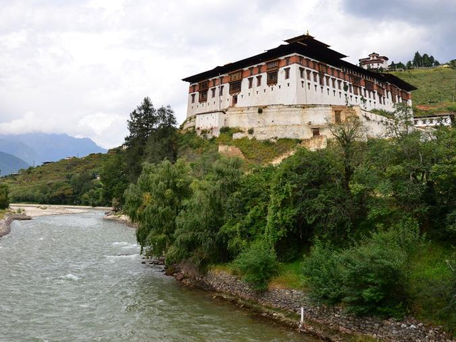 Rinpung Dzong Paro und Fluss