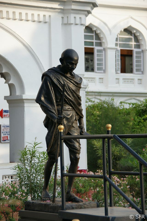 Bronzestatue von Mahatma Gandhi