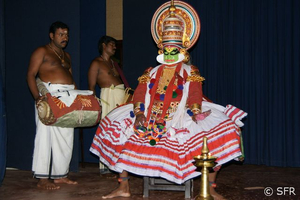 Thullal Tänzer beim Kathakali Tanz